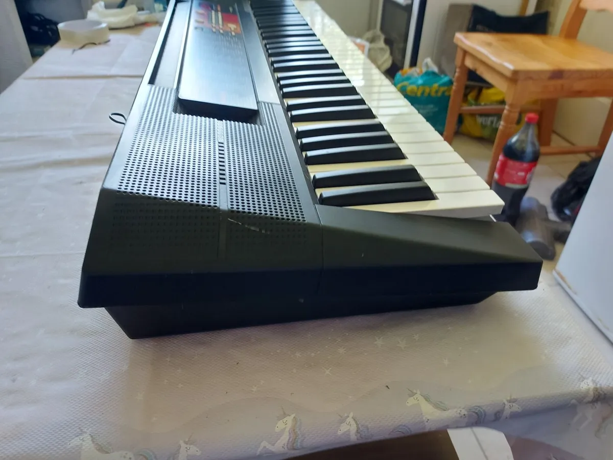 YAMAHA PSR-F51 61 key Keyboard, New Condition - Image 3
