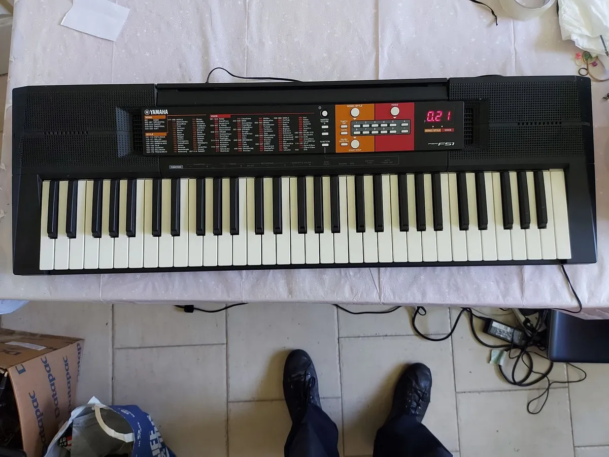 YAMAHA PSR-F51 61 key Keyboard, New Condition - Image 1
