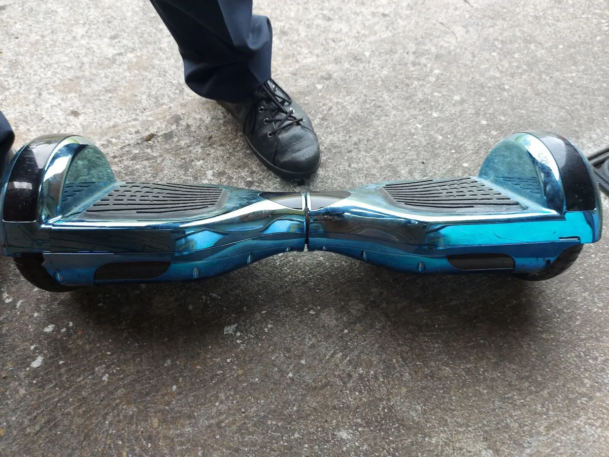 Hoverboard, no charger, in very good condition - Image 1