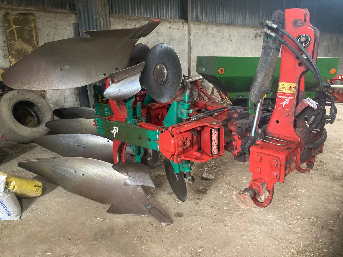 Used 4F Kverneland 4F ED Reversible Plough - Image 3