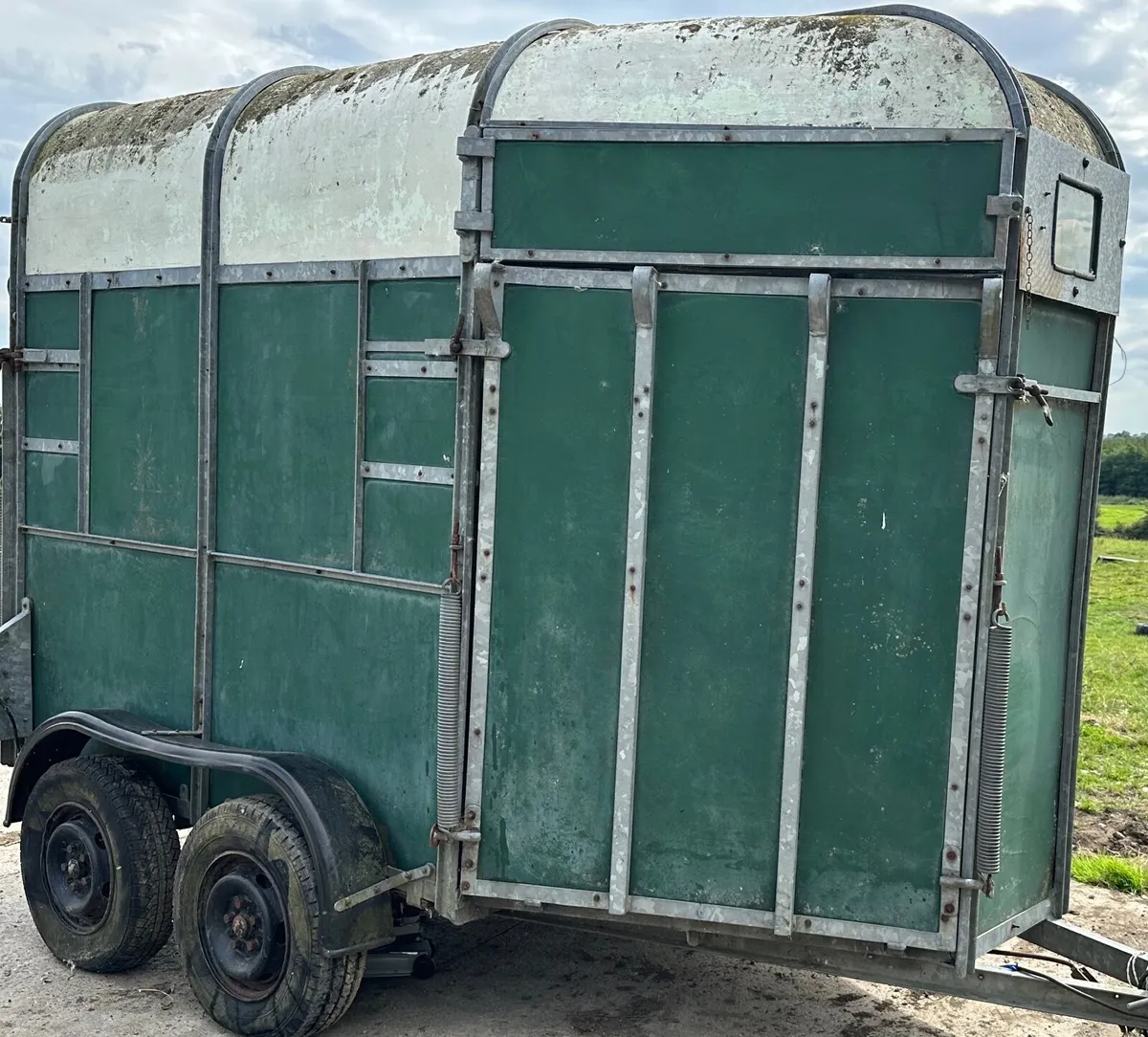Horse trailer - Image 1