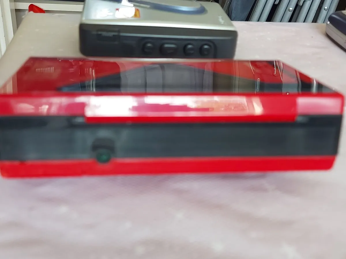 Sony Walkman & Sanyo AM-FM Stereo cassette Player - Image 3