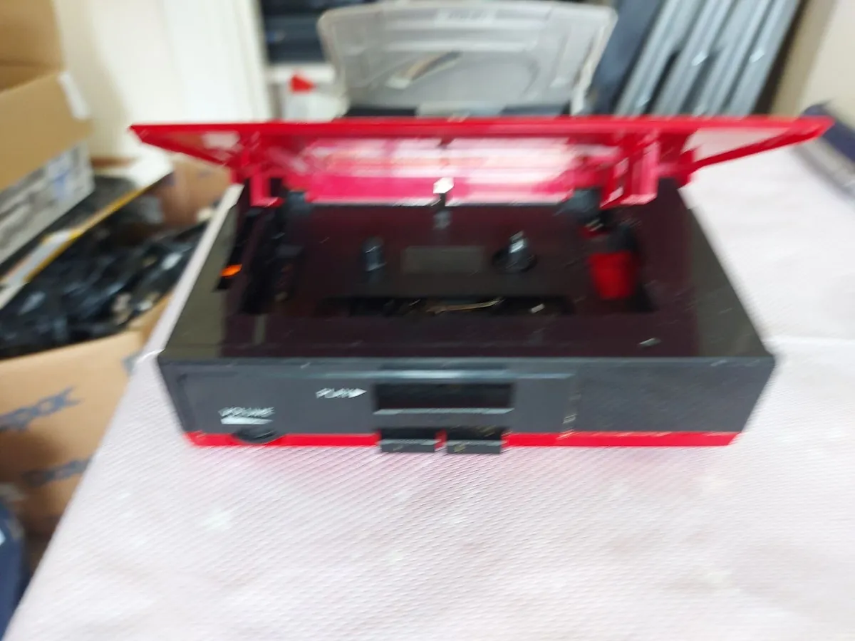 Sony Walkman & Sanyo AM-FM Stereo cassette Player - Image 4