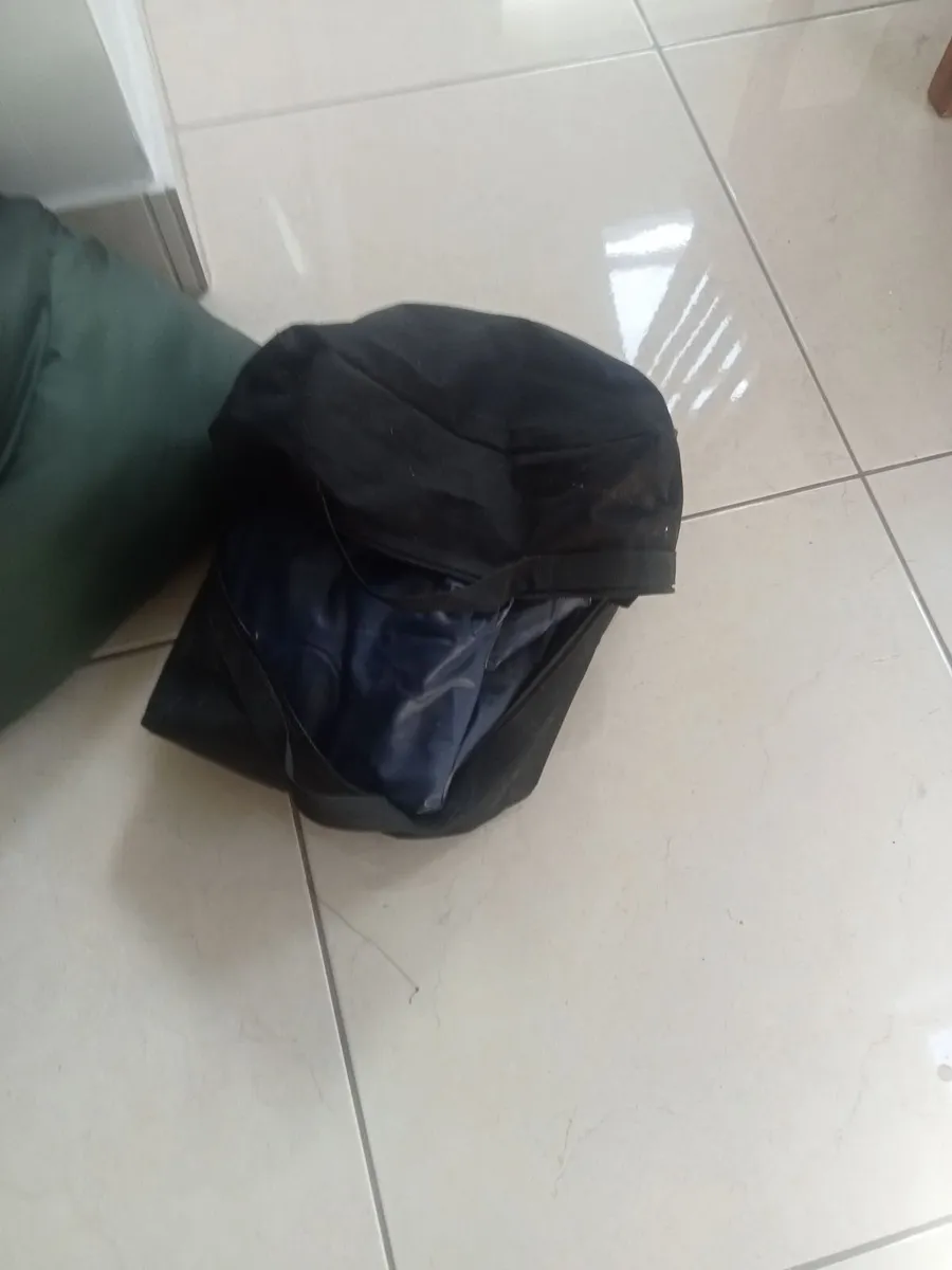Six man tent - Image 1