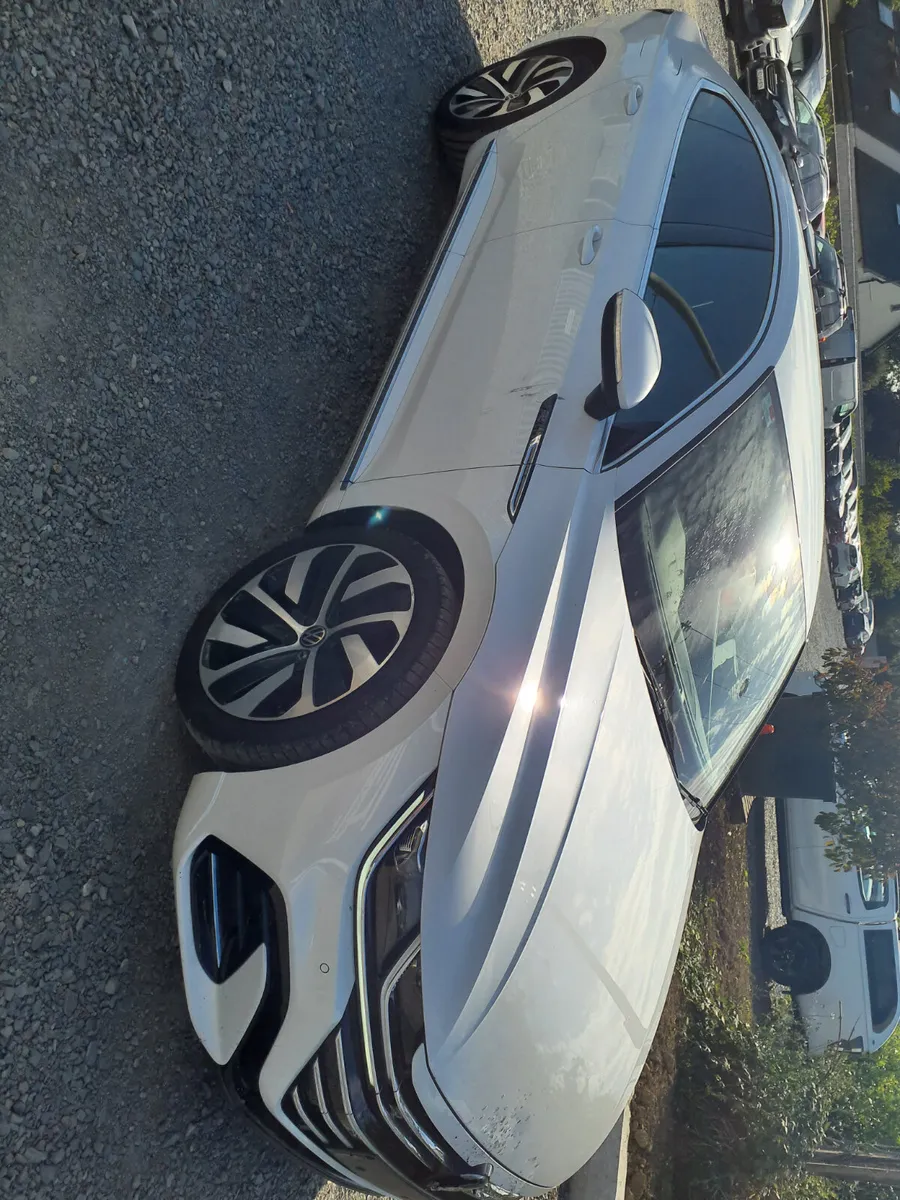 VW Arteon 2.0 TDI 150 BHP R-LINE 2024 - Image 4