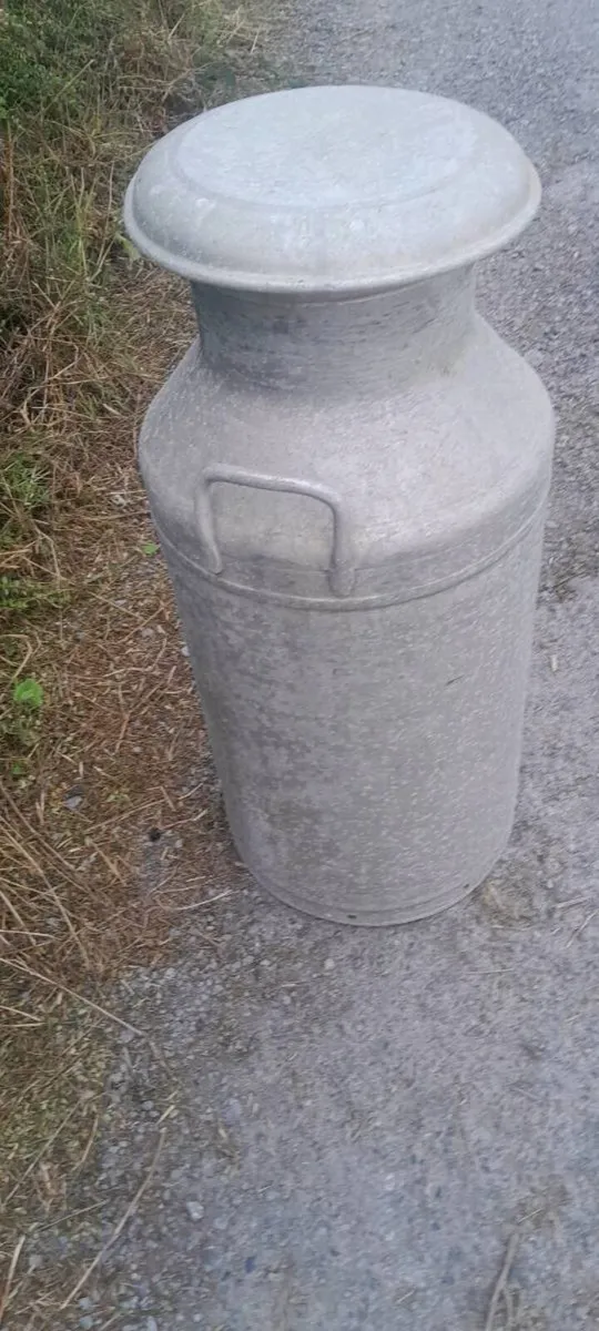Old milk churn - Image 2