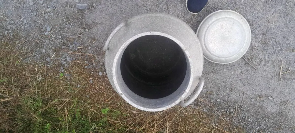 Old milk churn - Image 3