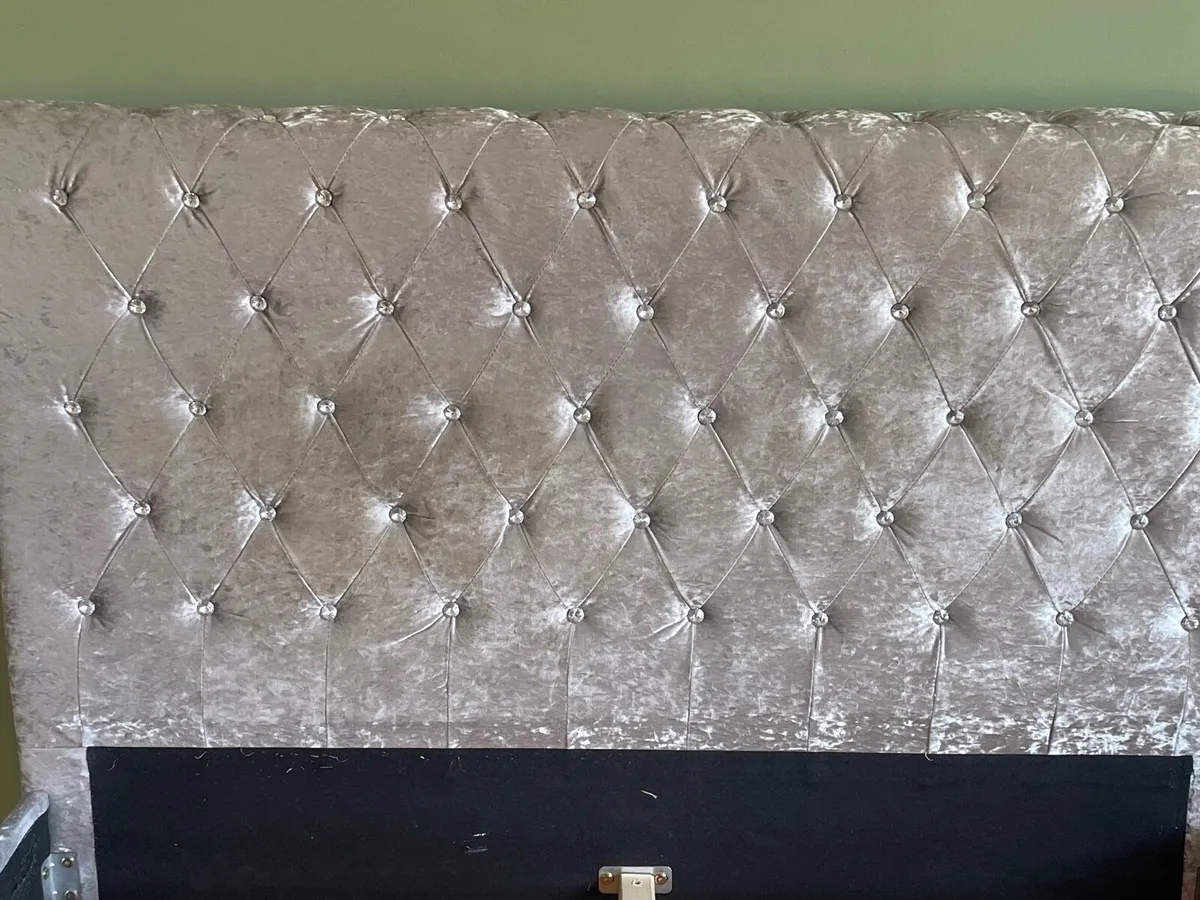 Bedroom furniture - Image 4