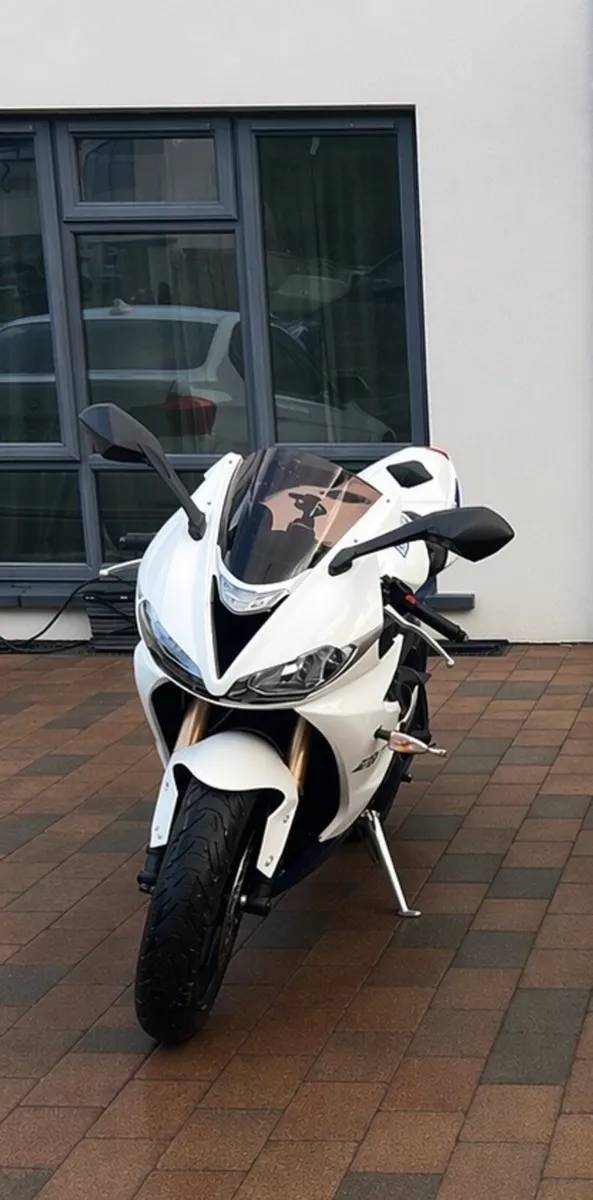 Triumph Daytona 675SE - Image 1