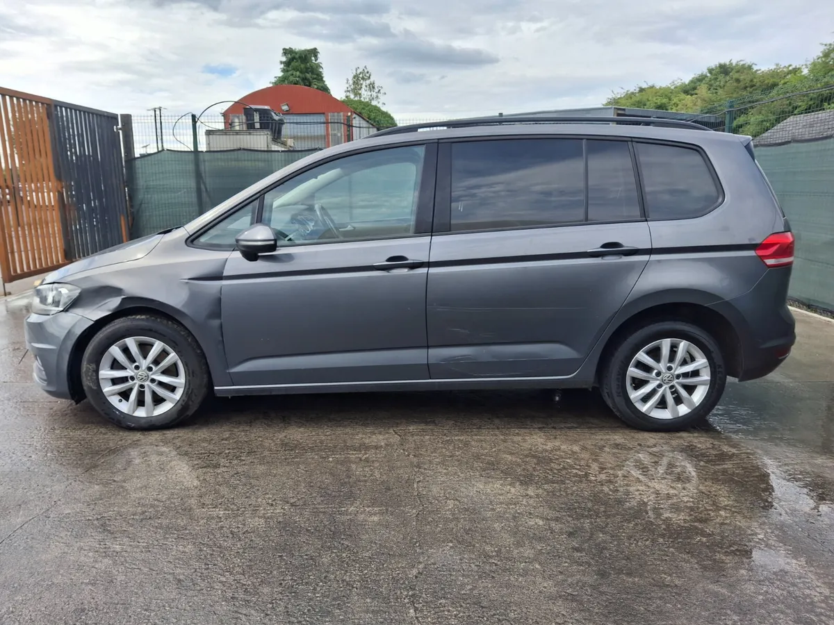 2018 Volkswagen Touran  7 seater  TDi - Image 4