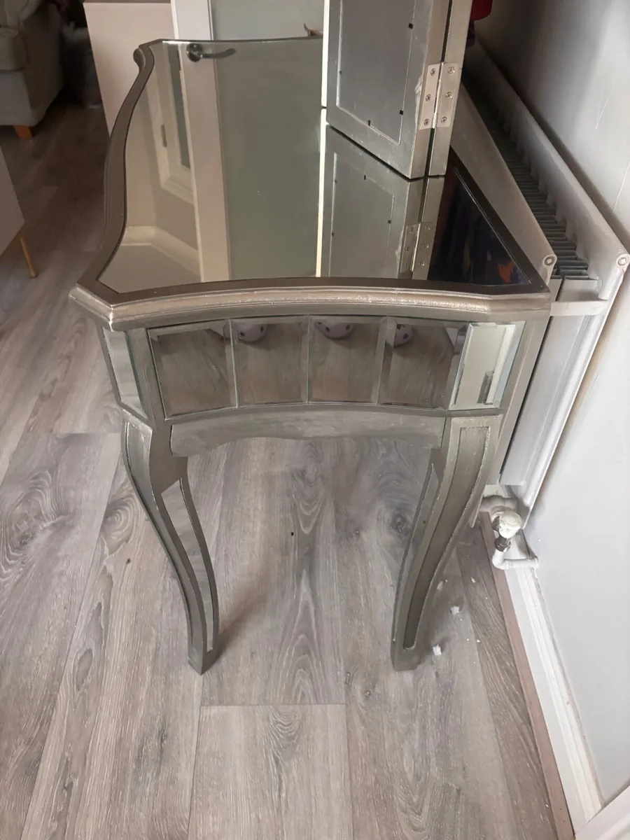 Vintage style dressing table and mirror - Image 4