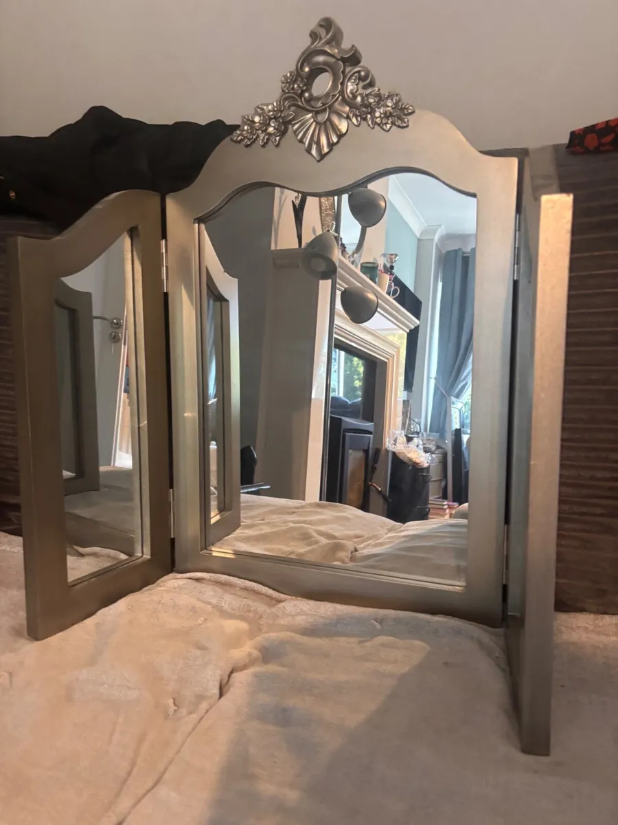 Mirror - Image 1