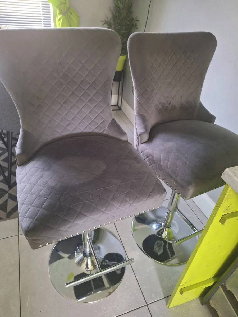 Set of 6 dining chairs & A set of 3 bar stools - Image 3