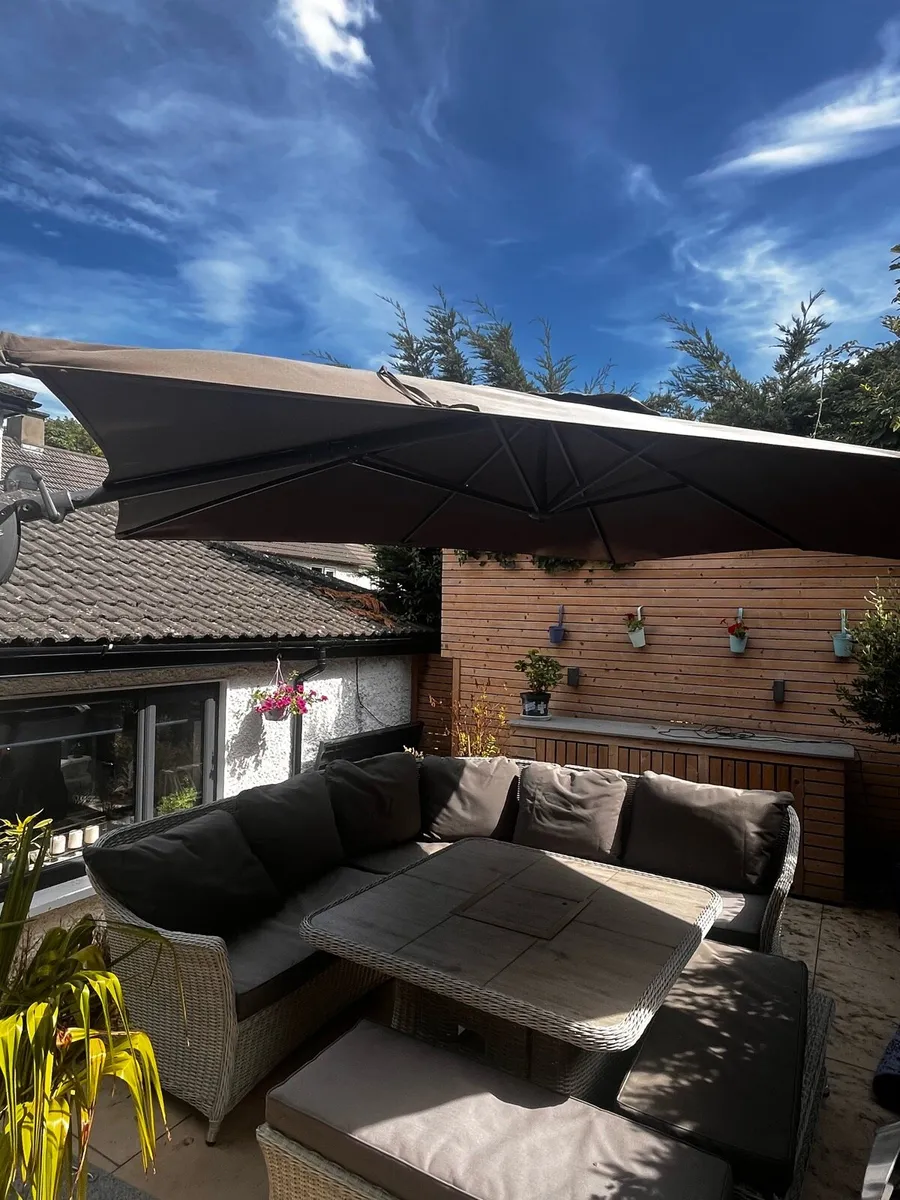 Large cantilever parasol - Image 3