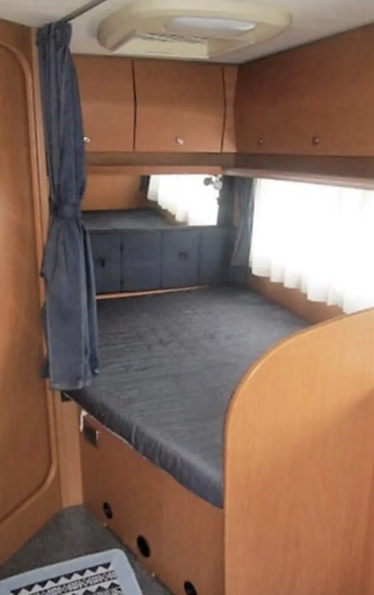 2005 LAKIA R660 LOW-PROFILE 4 BERTH - Image 4