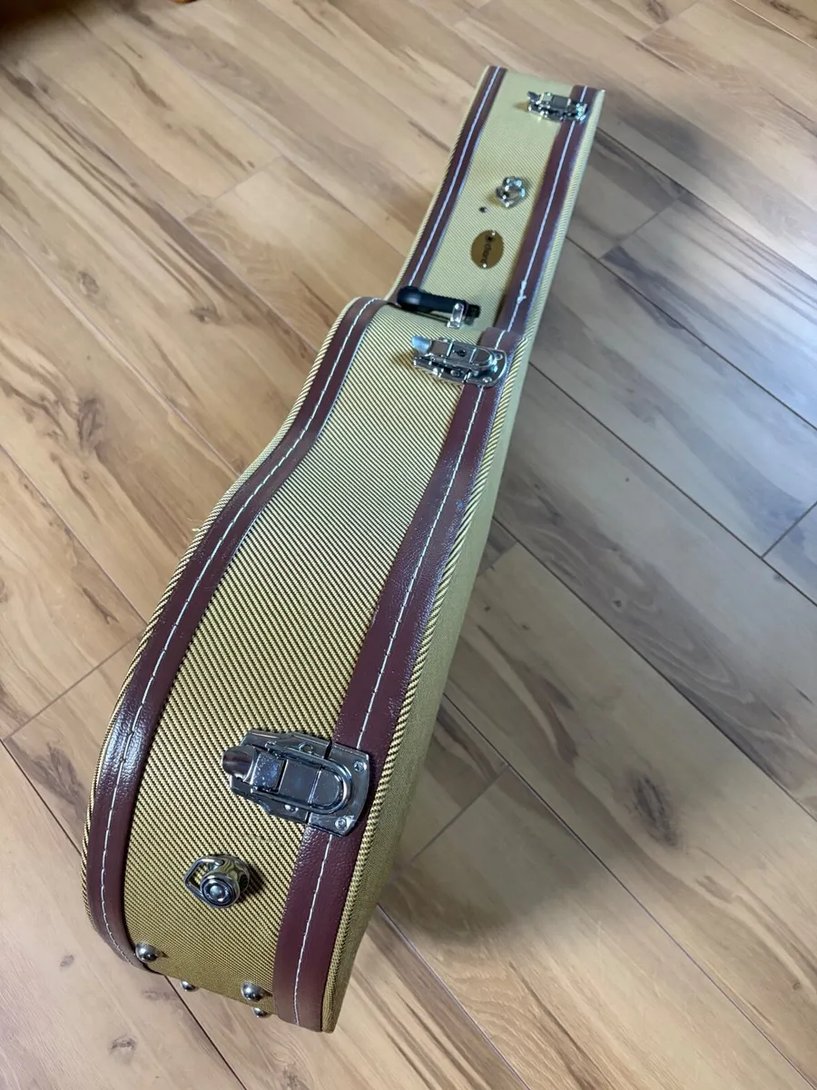 Acoustic Guitar case - Image 1