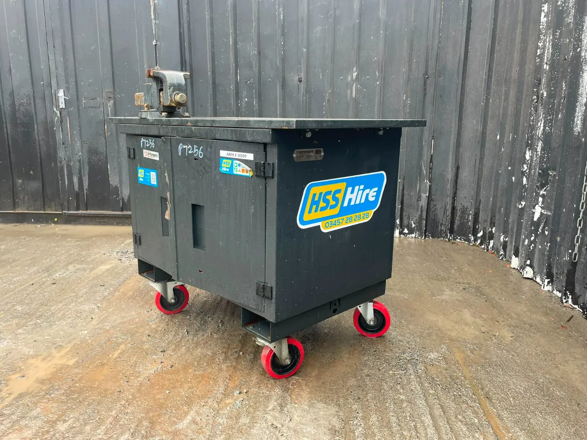 Armorgard Mobile Workbench with Bench Vice - Image 3