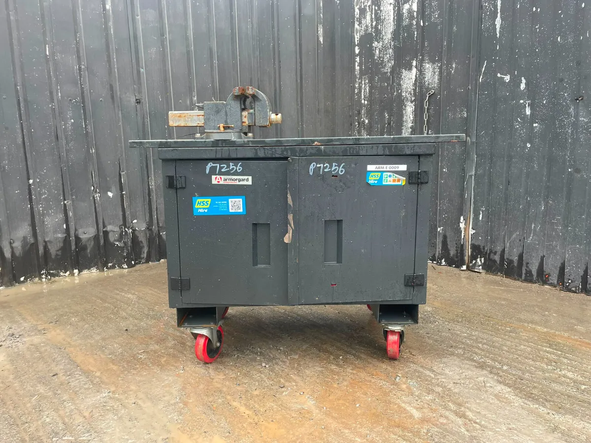 Armorgard Mobile Workbench with Bench Vice - Image 2