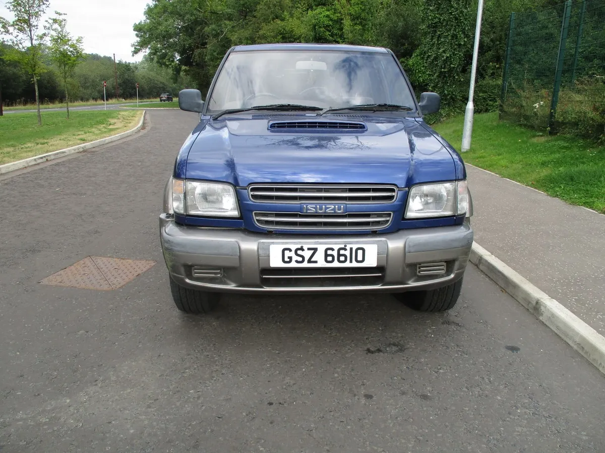 Isuzu Trooper 2004 - Image 2