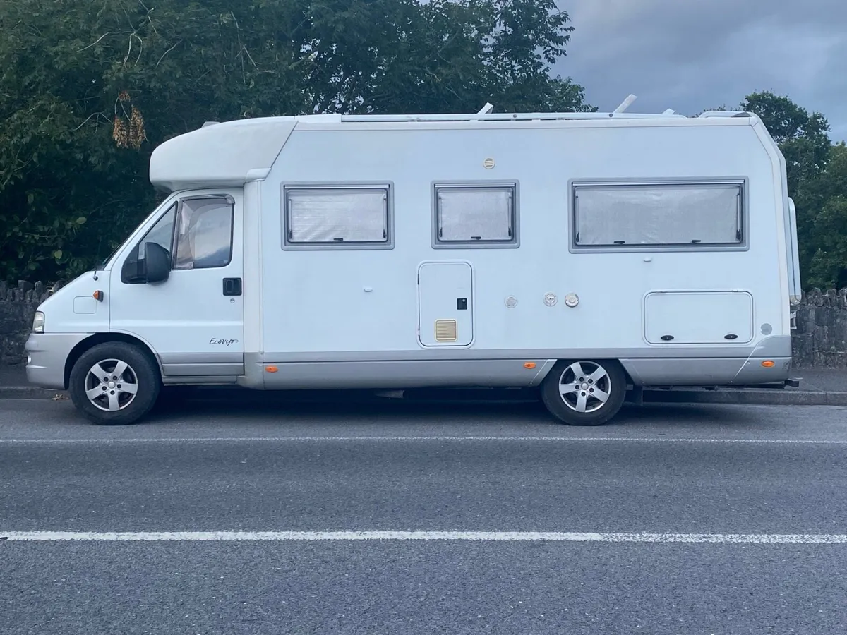 2005 LAKIA R660 LOW-PROFILE 4 BERTH - Image 1