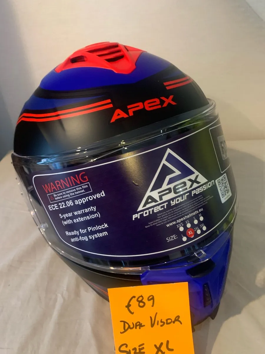 Open all week Carbon Helmet €179 - Image 1