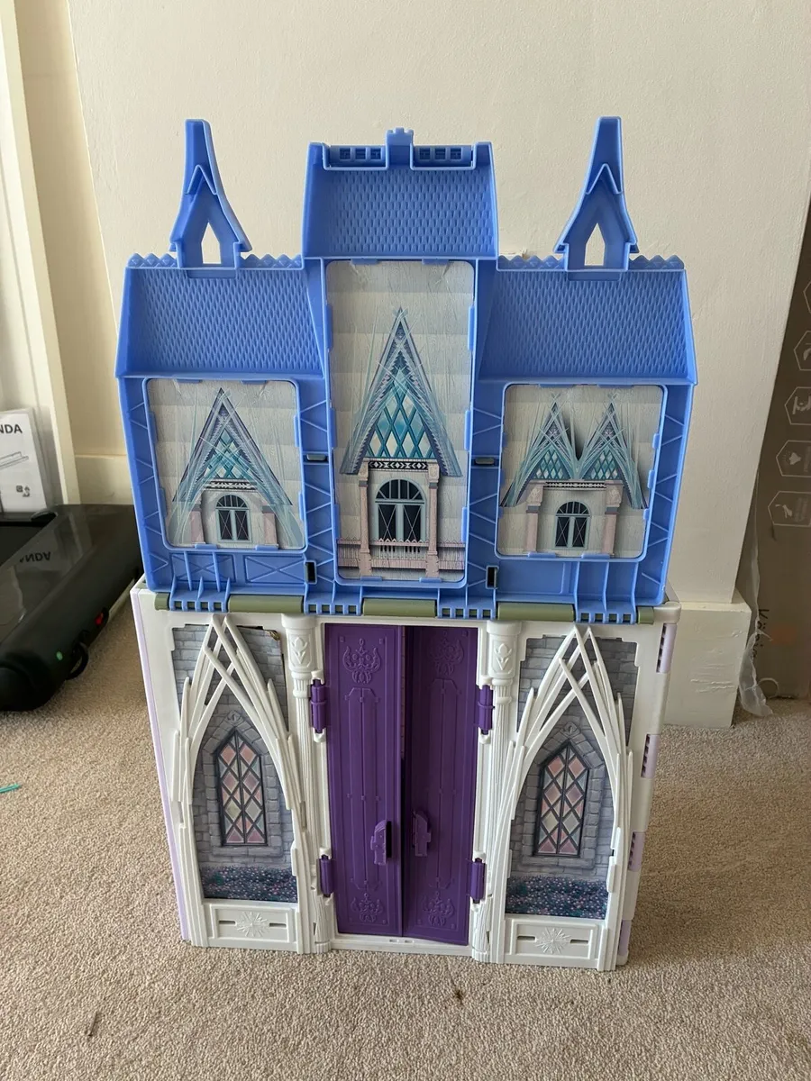 Disney Frozen 2 Carry n Go castle - Image 2