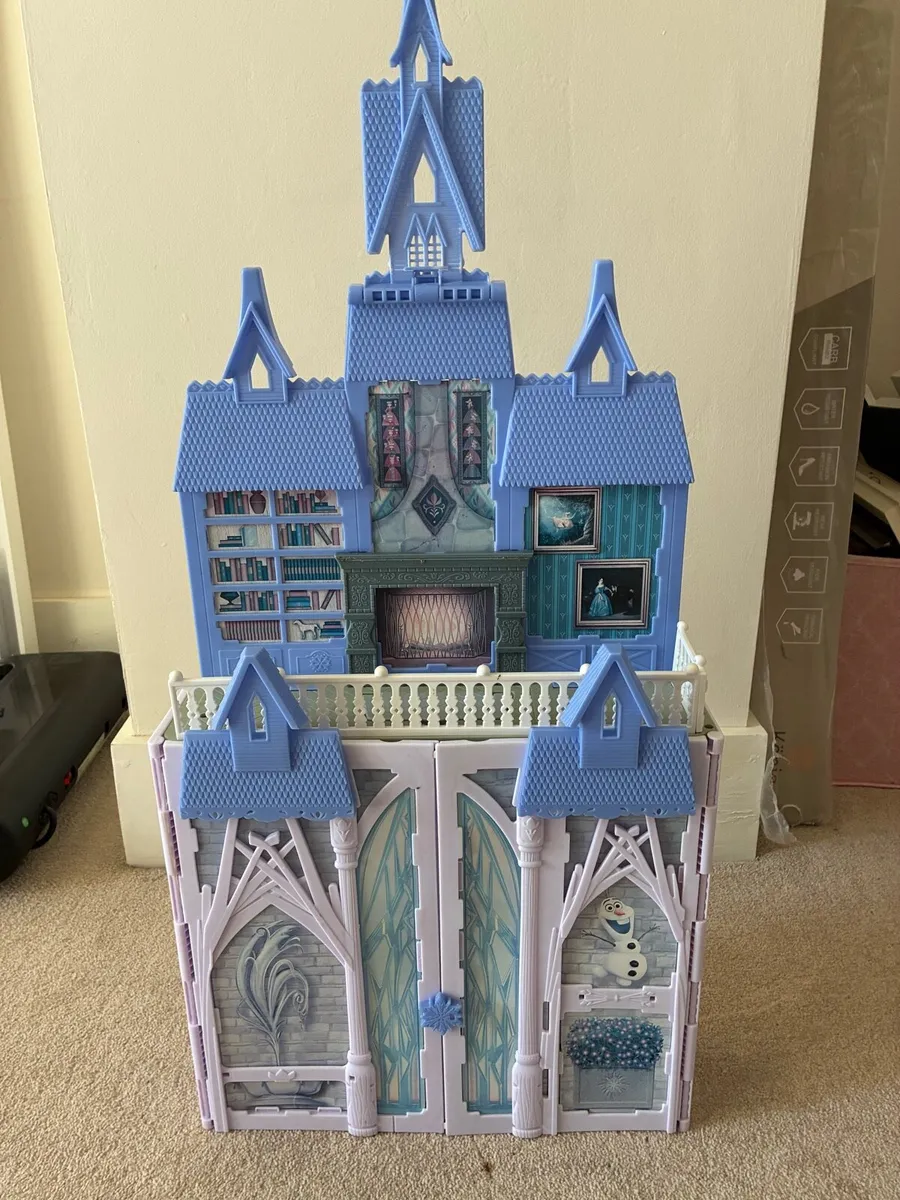 Disney Frozen 2 Carry n Go castle - Image 3