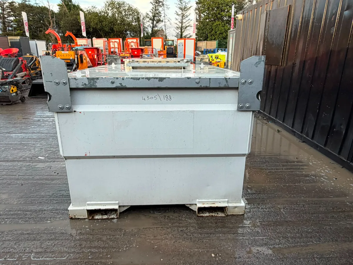 Western 3000L Stackable Bunded Bowser - Image 4