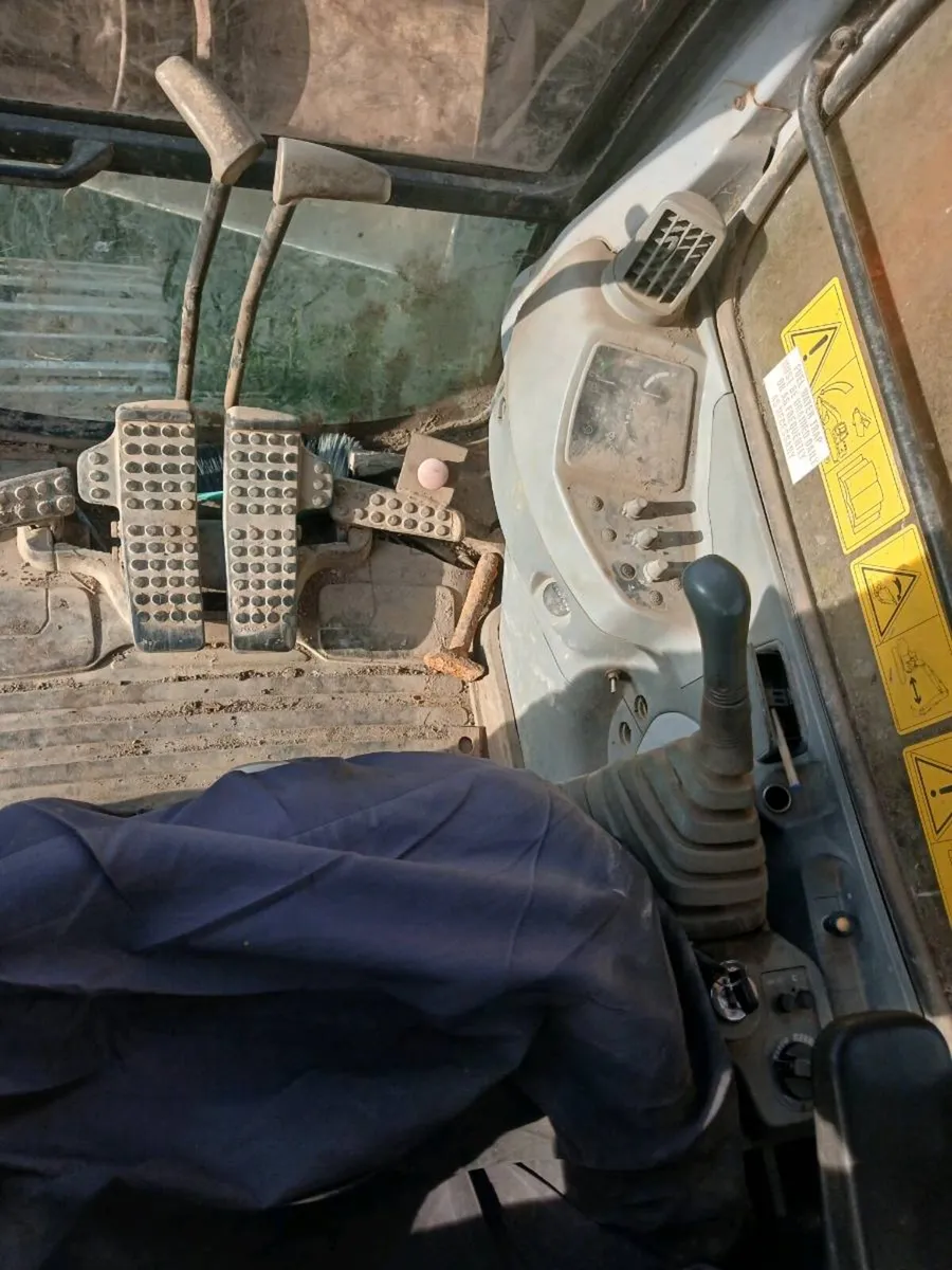 Ex135 - Image 2