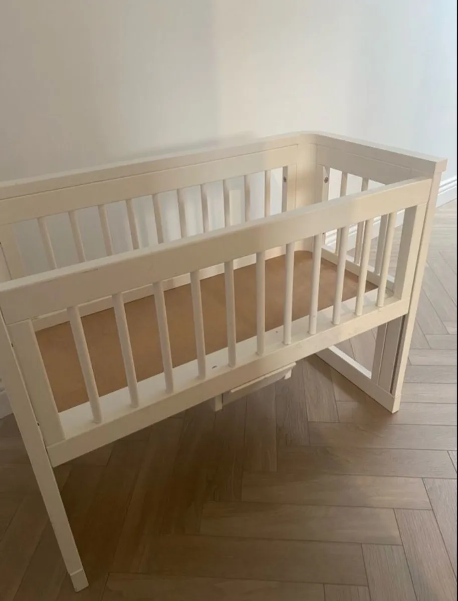 Troll Bedside Crib - Image 2