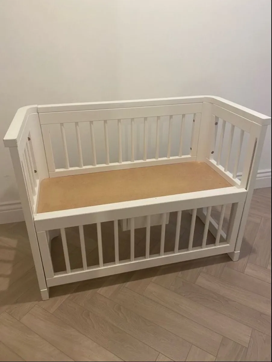 Troll Bedside Crib - Image 3