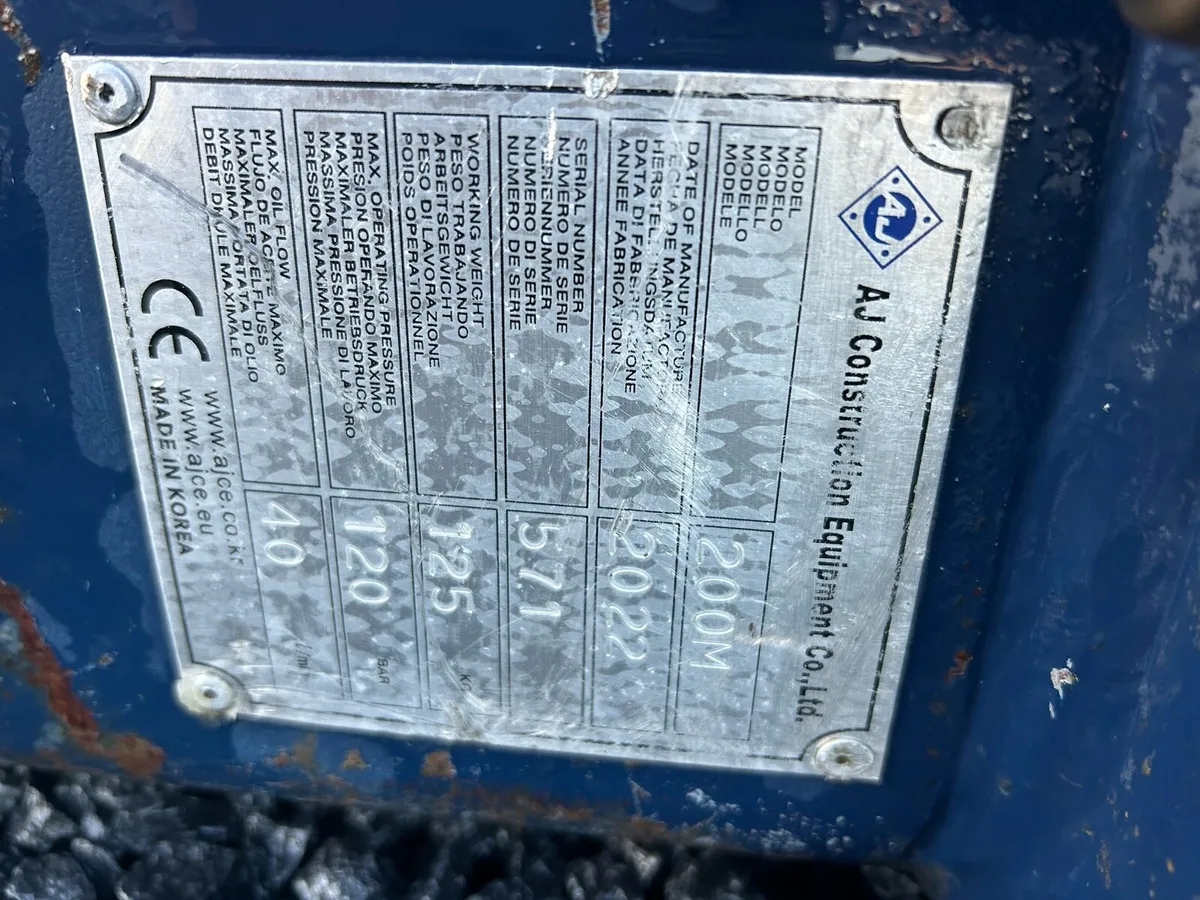 Rock breaker and wacker plate for sale - Image 2