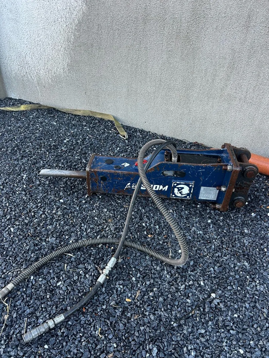 Rock breaker and wacker plate for sale - Image 1