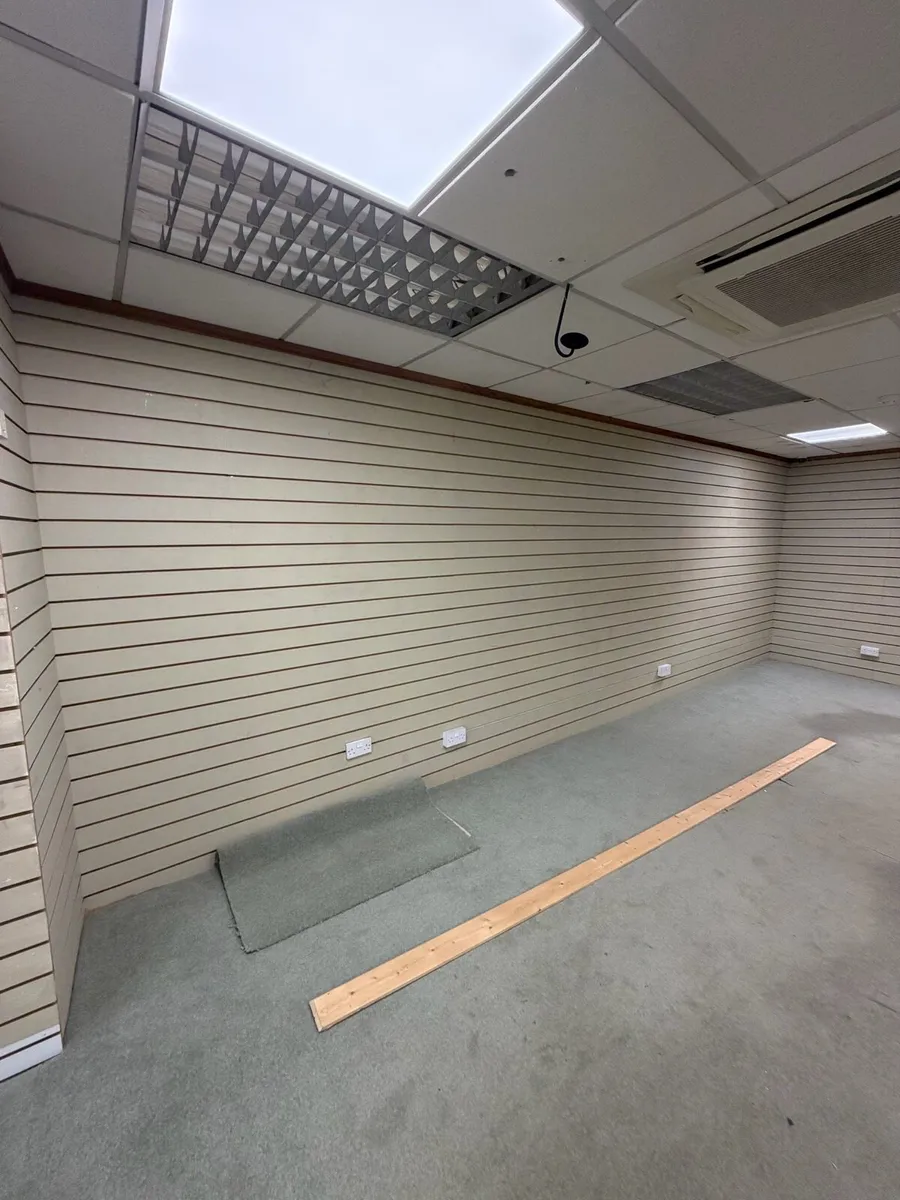 Slat wall panels - Image 3