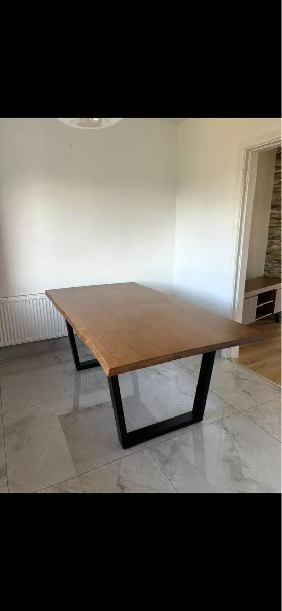 Dining table - Image 1
