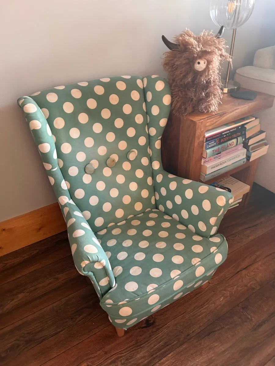 Child’s high back chair - Image 1