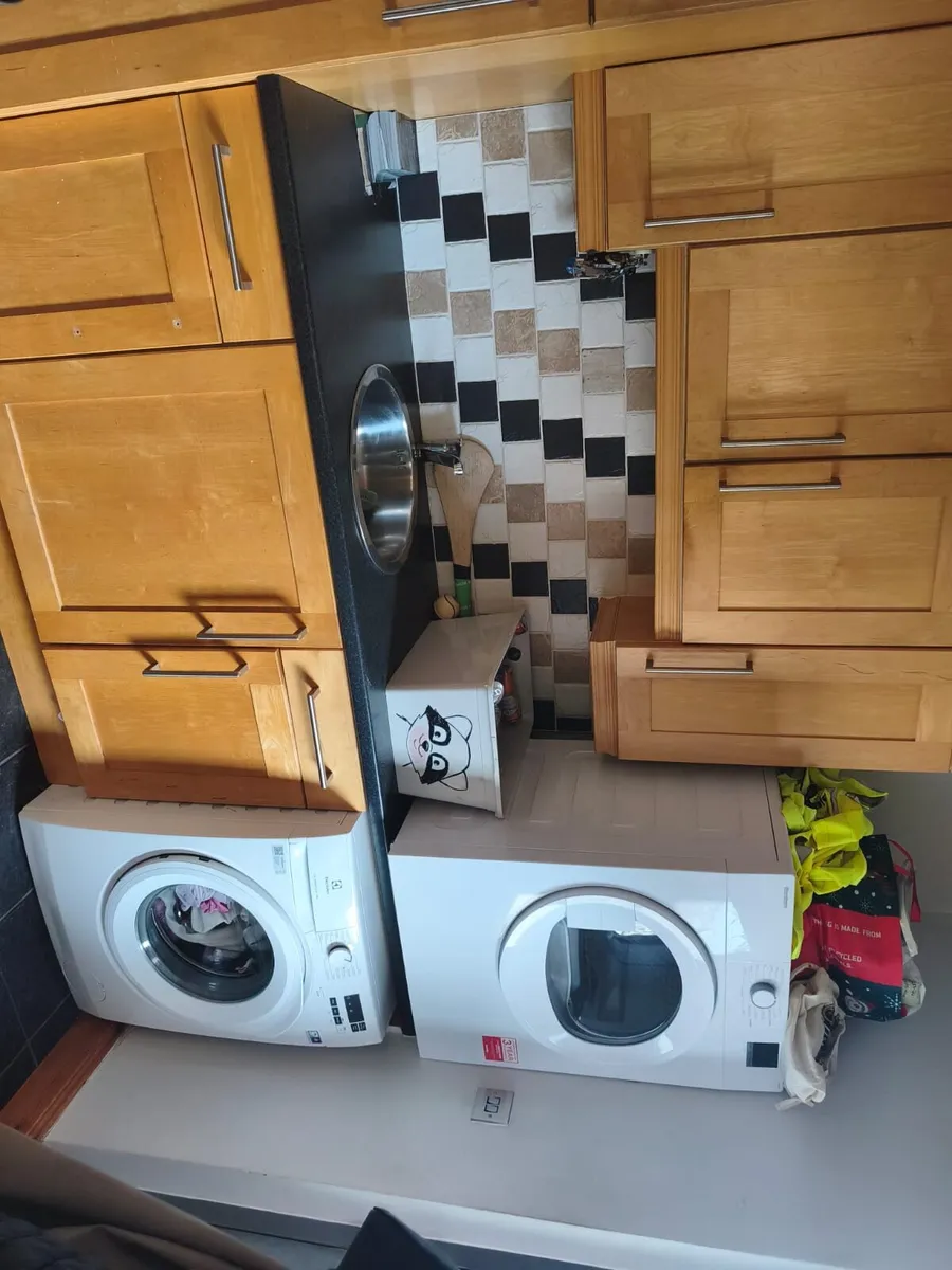Kitchen and utility room - Image 1