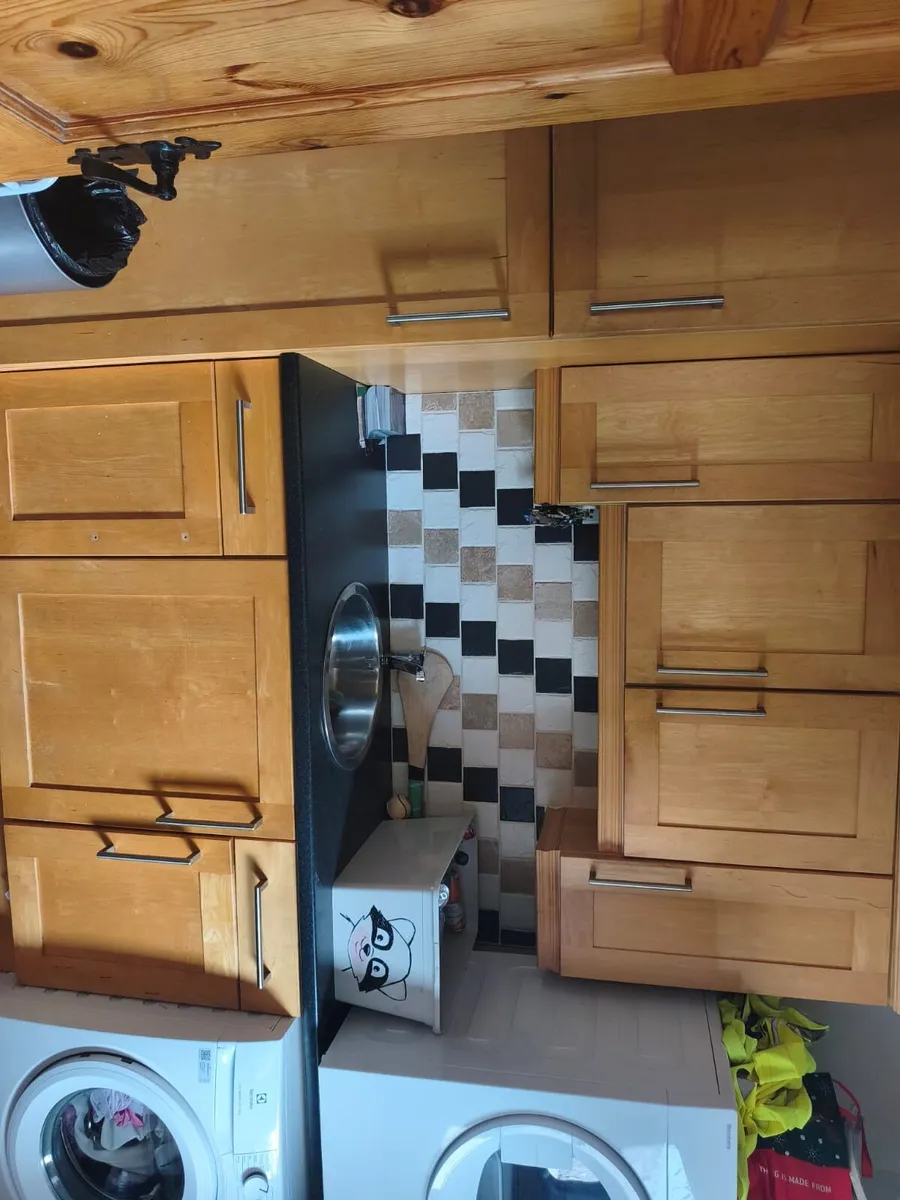 Kitchen and utility room - Image 2