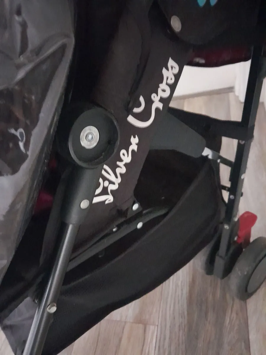 Silver Cross Butterfly Buggy, rain cover, footmuff - Image 4