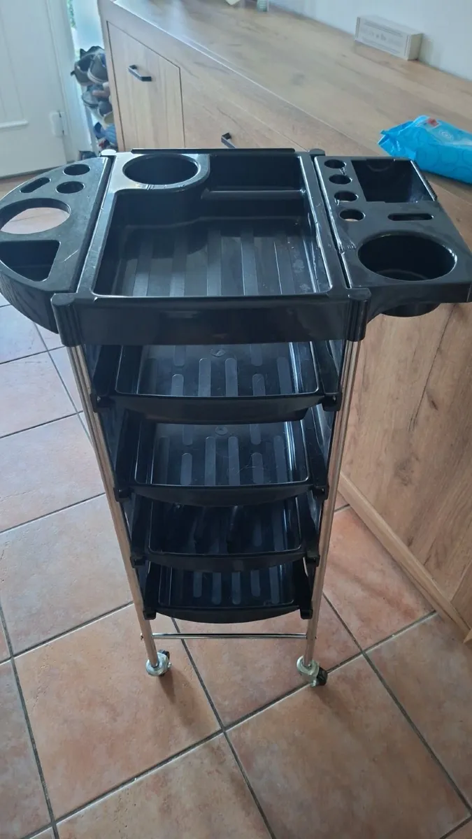 Hairdressing trolley - Image 1