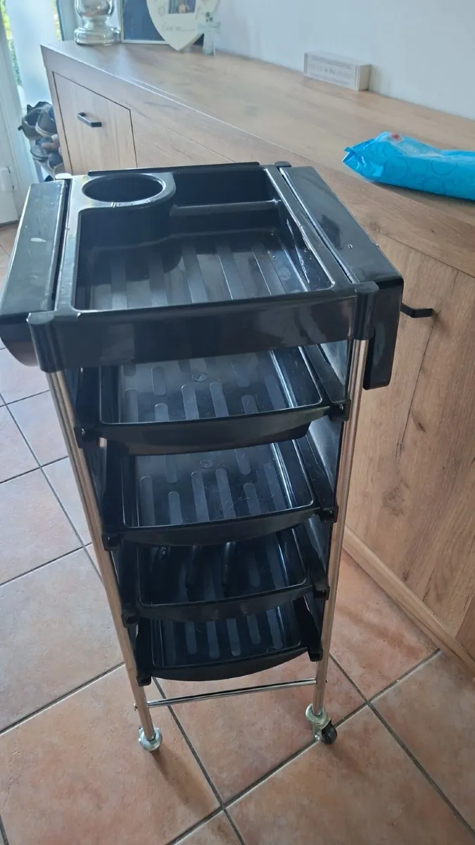 Hairdressing trolley - Image 2