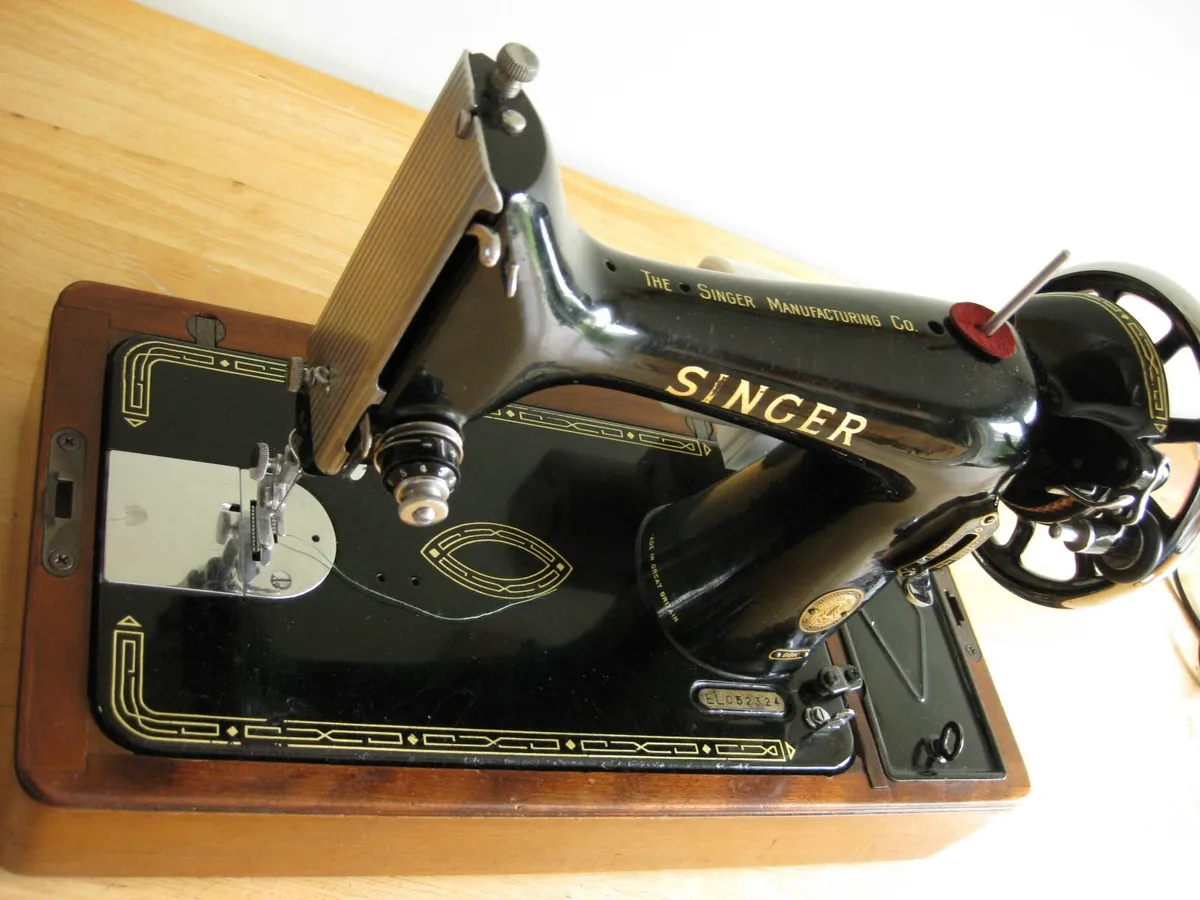 Spotless Singer 99K Sewing Machine & Case. - Image 1