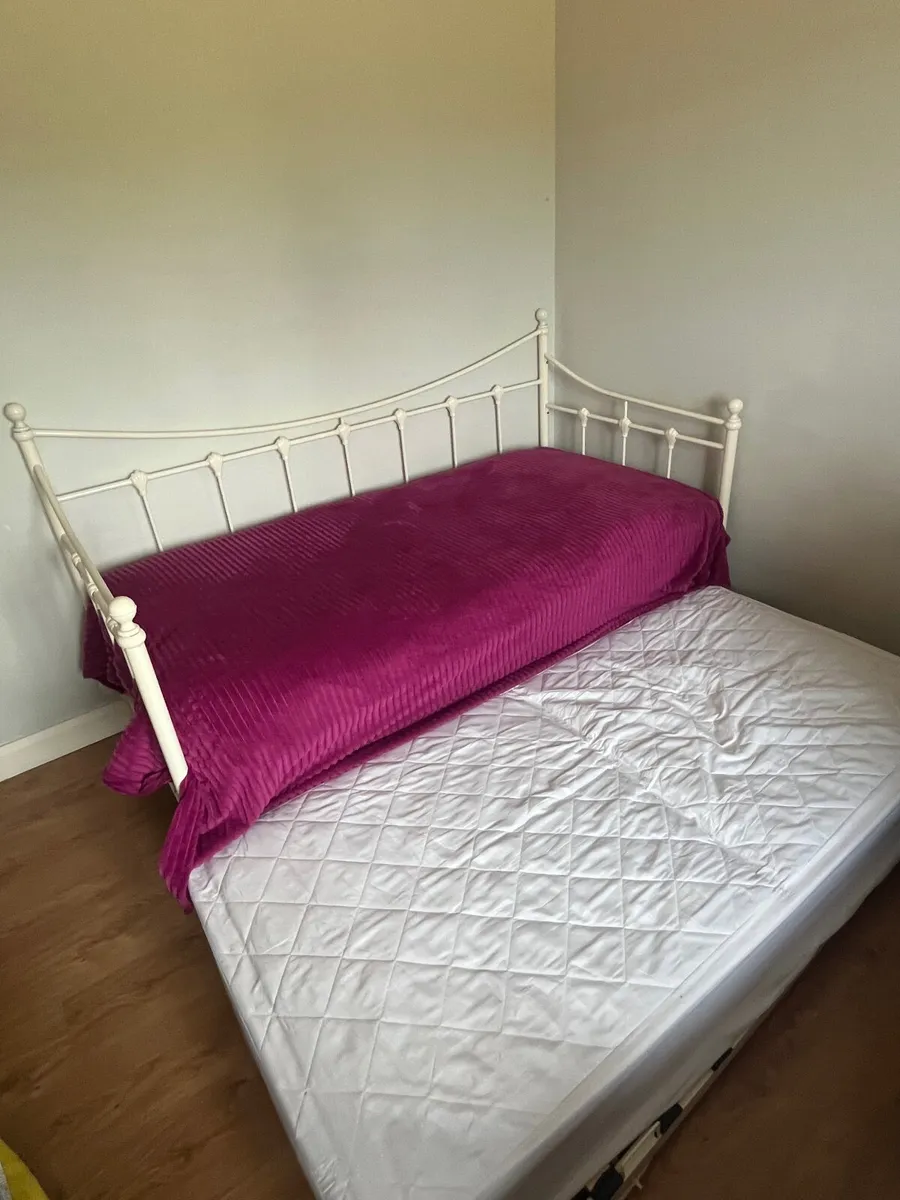 Trundle Day Bed - Image 1