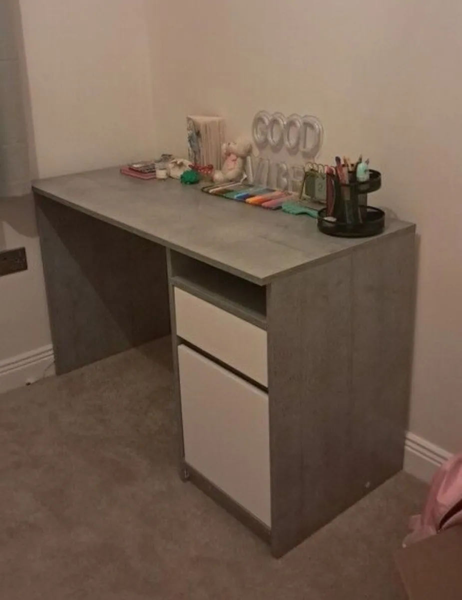 Jysk Billund Desk - Image 1