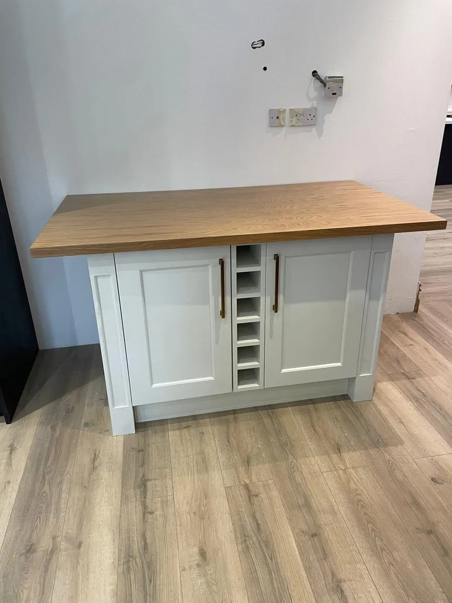 Surplus stock kitchen islands - Image 1