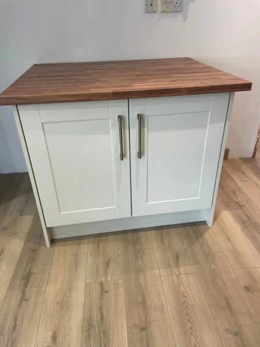 Surplus stock kitchen islands - Image 4