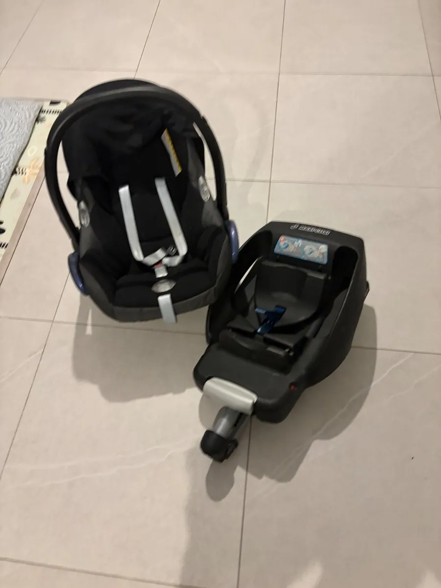 Baby car seat - Image 1