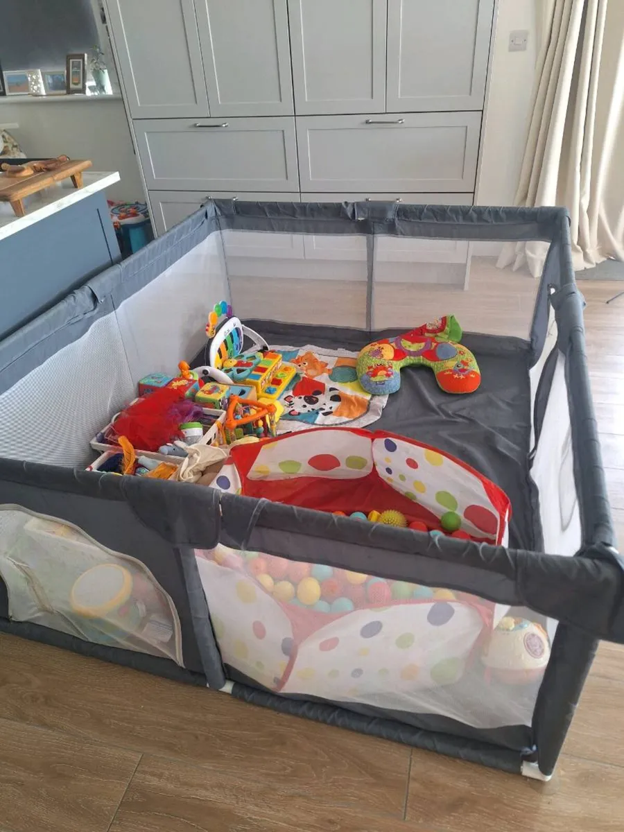 Play pen - Image 1