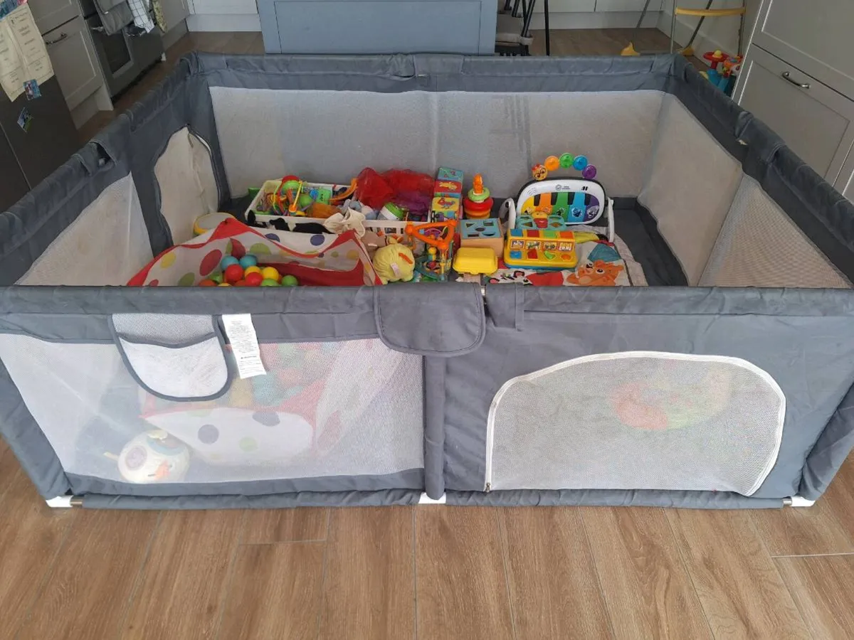 Play pen - Image 2