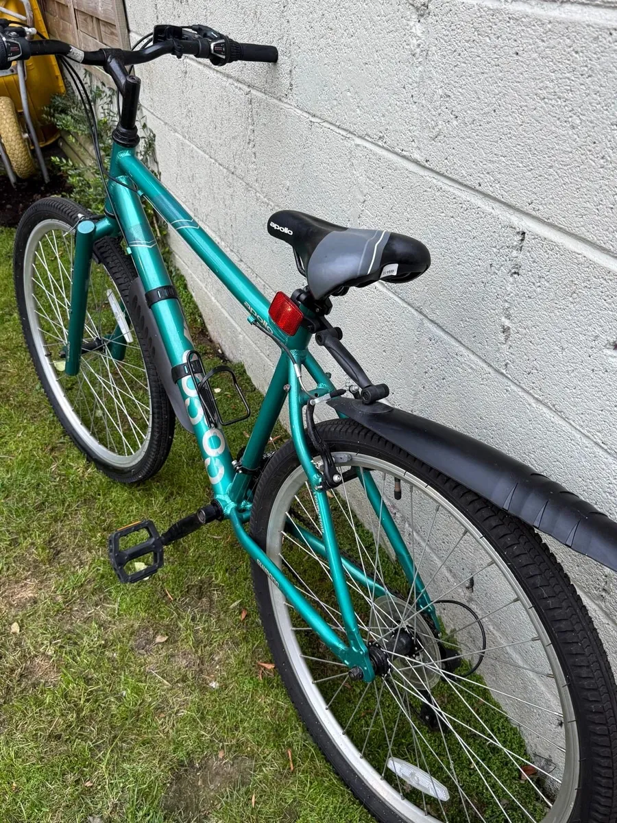 Apollo Cosmo Mens Hybrid Bike - Image 2